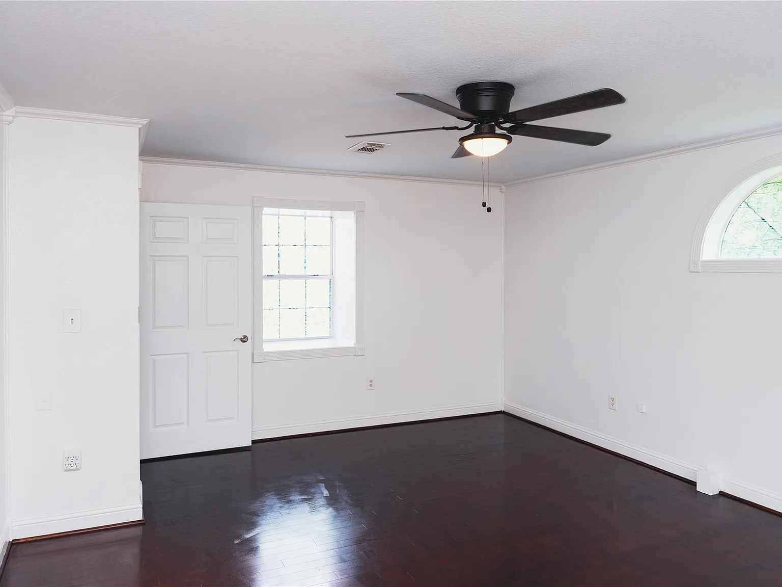 5 bed, 4.0 bath, 6520 sqft, $8,000 — Photo 3