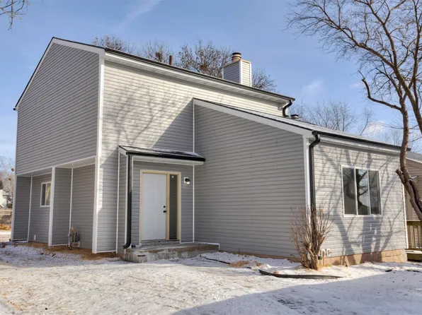 8303 Twana Dr, Urbandale, IA 50322