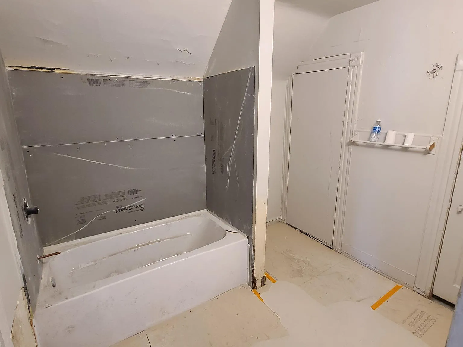 6 bed, $2,300 — Photo 4