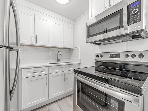 4th image of 2511 NE Pine Ave
