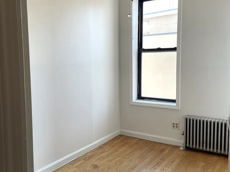 693 6th Ave #3L — Photo 6