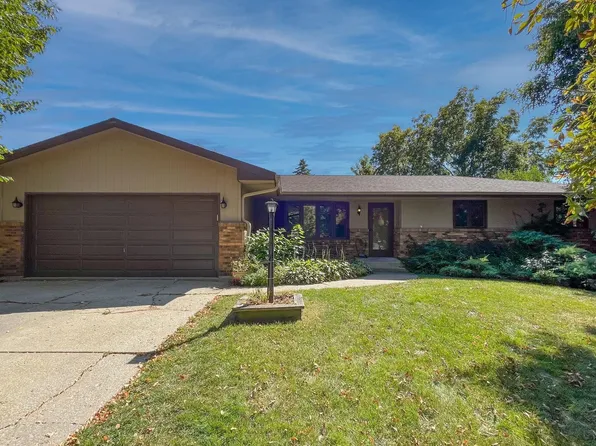 6089 Parish Pl, Rockford, IL 61109