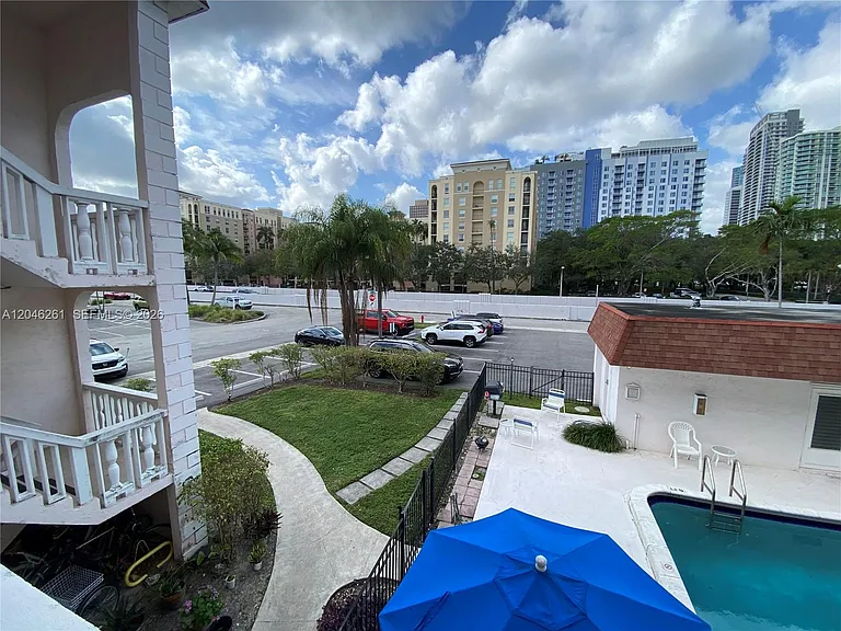 601 SE 5th Ct #208 — Photo 29