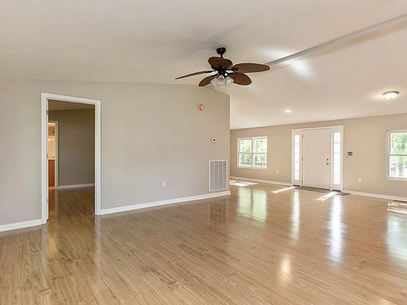4th image of 1480 Chapmansboro Rd