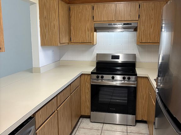 2nd image of 323 NW 16th Pl #323