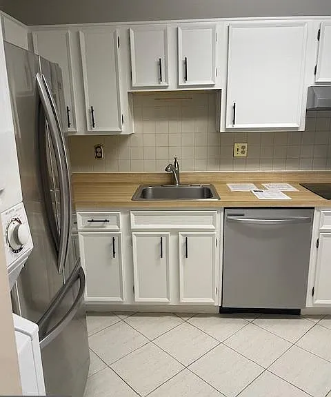 8340 Greensboro Dr #221 — Photo 8