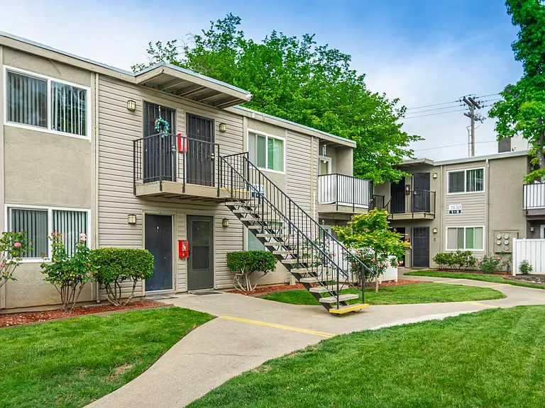 Gold Creek Apartments — Photo 52