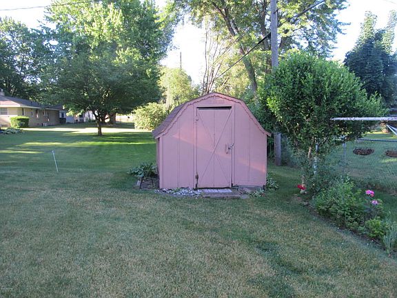 5th image of 818 E 10th St