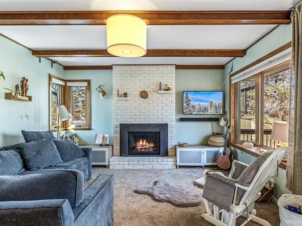 1205 Laurie Rd W, Roseville, MN 55113