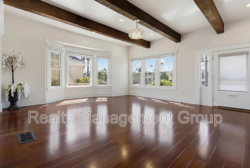 4469 Cleveland Ave — Photo 4