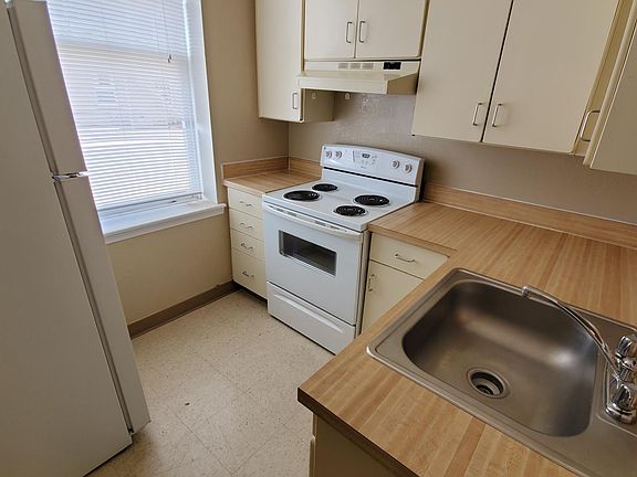 4th image of 120 S Russell St #301