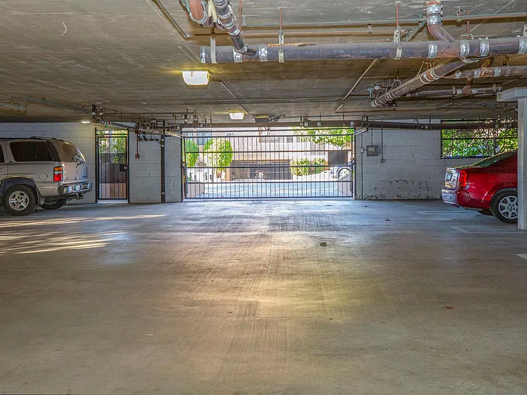 460 Oak St — Photo 22