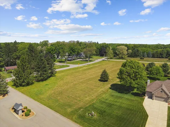 6000 Riverview Dr #17, Jackson, MI 49203