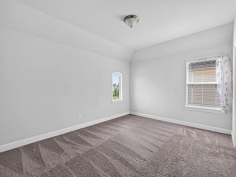 24419 Avanti Dr — Photo 36
