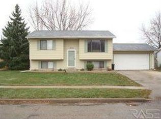 5713 W 16th St, Sioux Falls, SD 57106