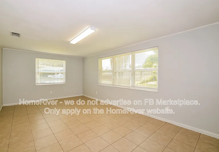 121 Longfellow Rd — Photo 2