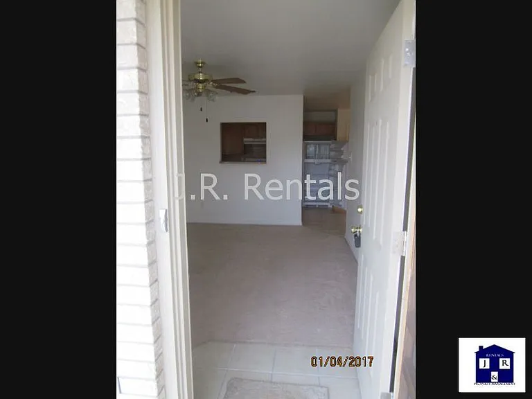 305 Cedar Ridge Dr #A — Photo 4