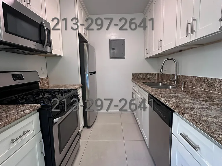 1241 Tamarind Ave #1 — Photo 2