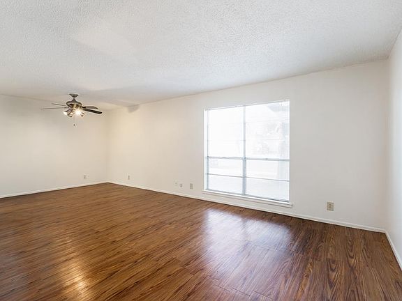3rd image of 4002 Lakeside Dr