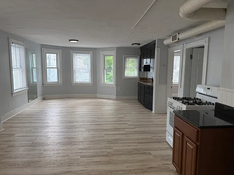 87 Penn St #2F — Photo 2