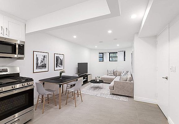 3rd image of 144 Sterling St APT 1