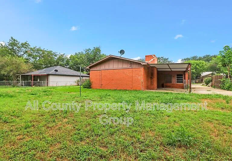 2116 Andover St — Photo 17