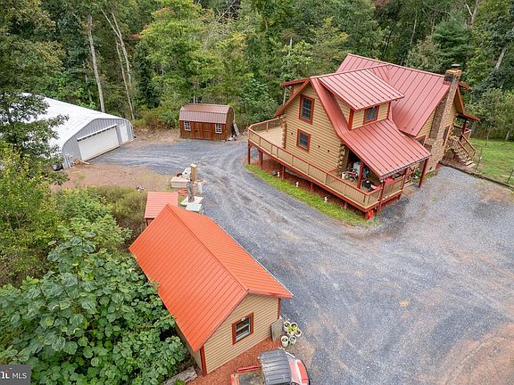 3rd image of 1305 Whispering Pines Rd