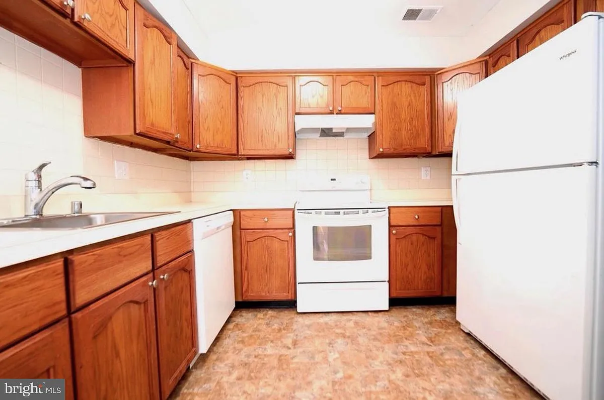 Building Photo - 5630 Ringwood Dr #F-714