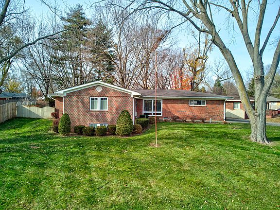 3rd image of 1304 N Banner Ave