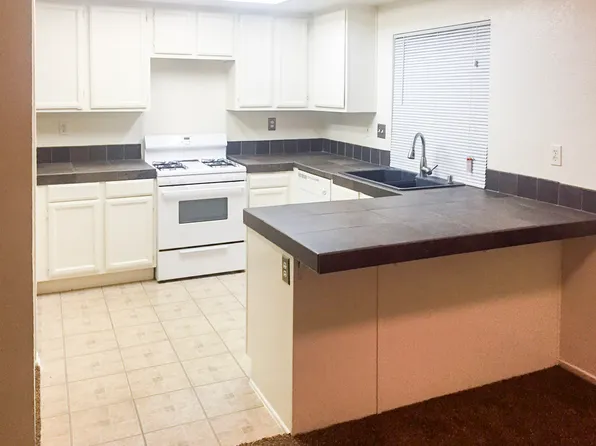 3735 Hollowglen Dr, Palmdale, CA 93550