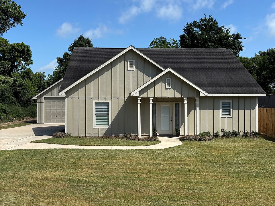 1st image of 390 Selkirk Dr