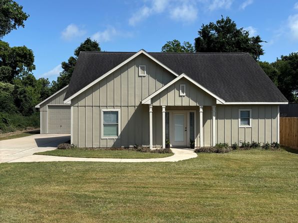 390 Selkirk Dr