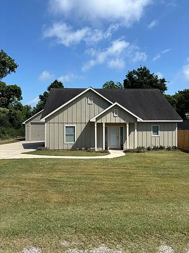 390 Selkirk Dr Photo 1
