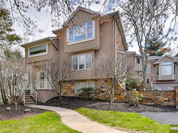 18 Dockery Dr #164, West Orange, NJ 07052