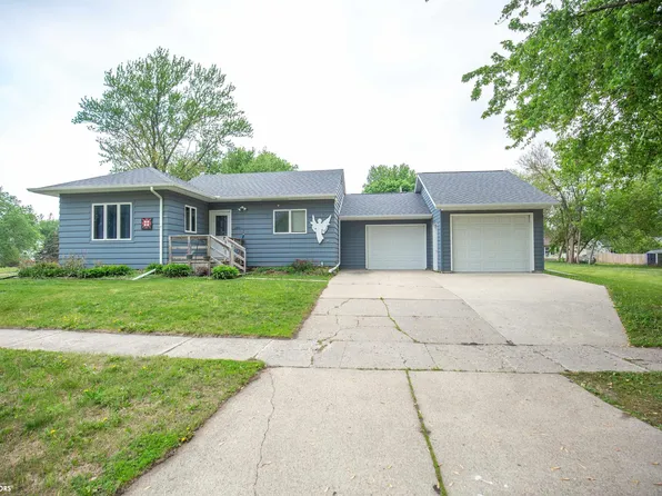 249 Wesley St SW, Titonka, IA 50480