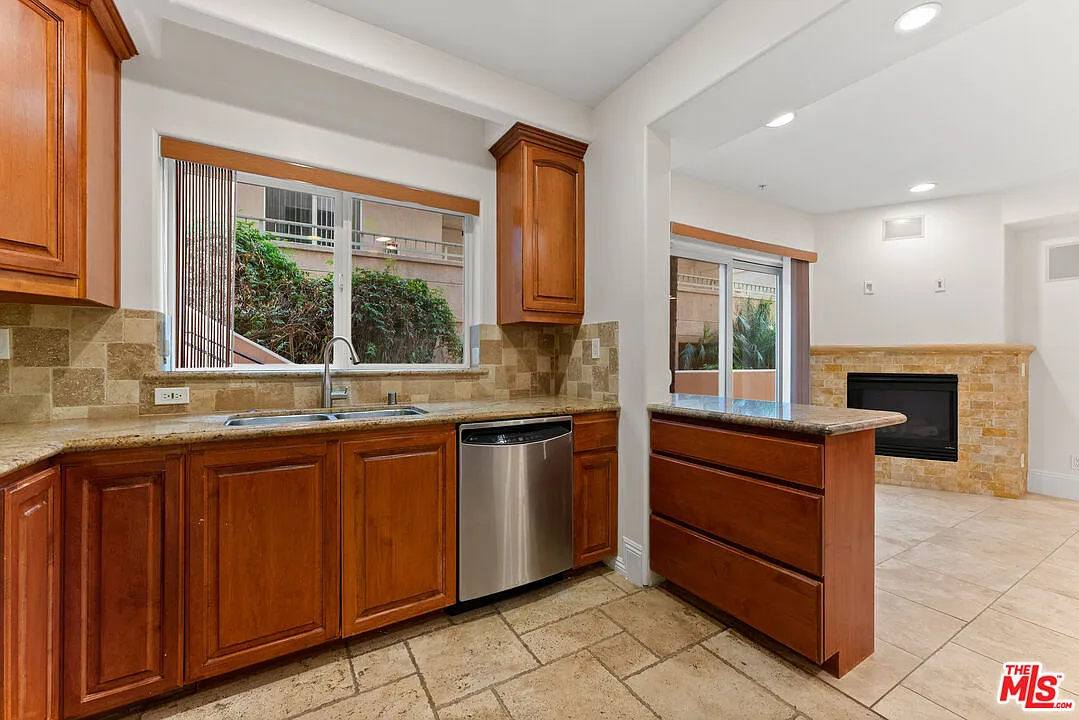 Building Photo - 16123 Sunset Blvd #101