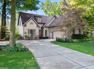 540 Riverview Ln, Porter, IN 46304