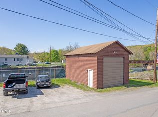 509 River St, Hawley, PA 18428