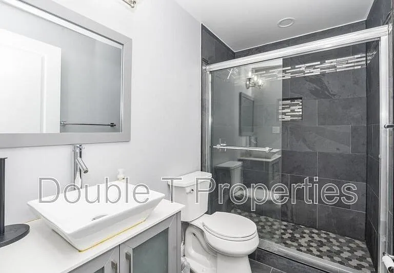 1841 Graymount Way — Photo 24