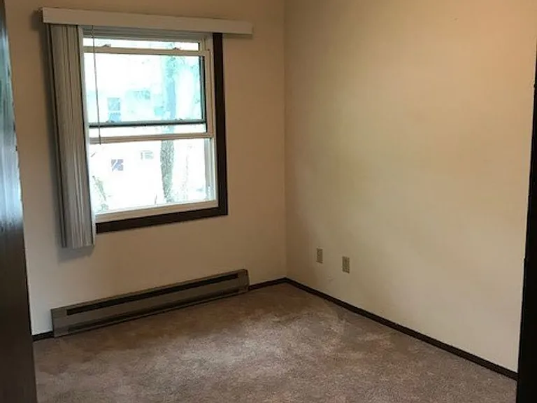 3215 Seymour Rd — Photo 5