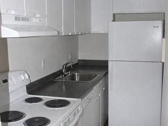 5th image of 2307 Pennsylvania Ave NW Unit 104