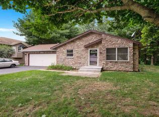 107 Gables Dr SW, Poplar Grove, IL 61065