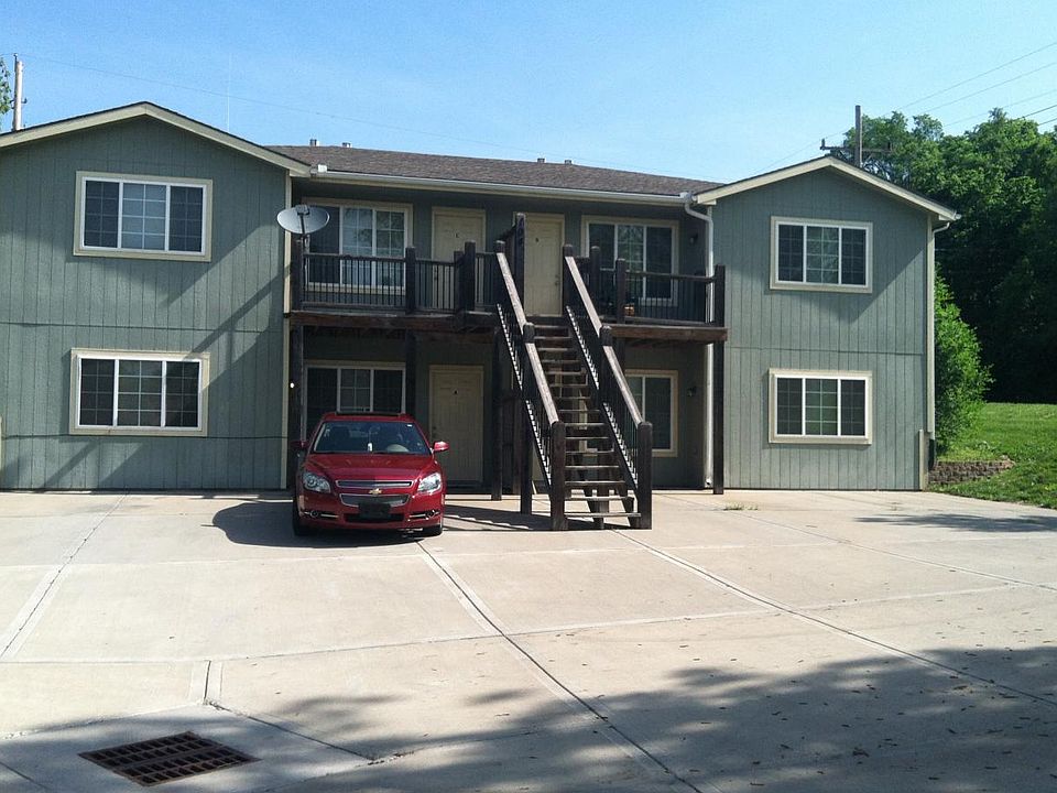 1st image of 104 Logan St