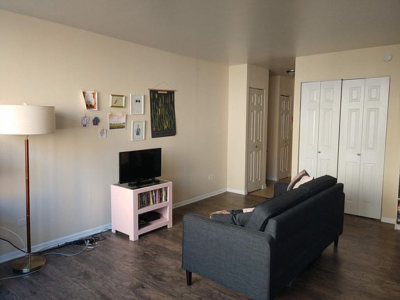 2nd image of 5817 N Kenmore Ave APT 206