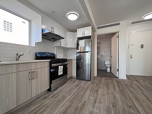 3rd image of 869 57th St #301