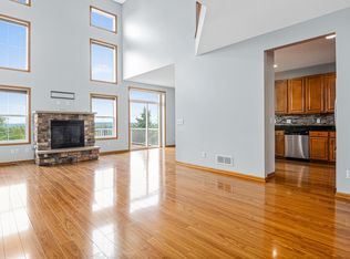 10174 Indigo Dr, Eden Prairie, MN 55347
