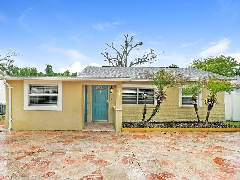 1809 E Sitka St — Photo 1