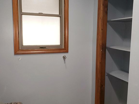 4th image of 143 E Delavan Ave #1