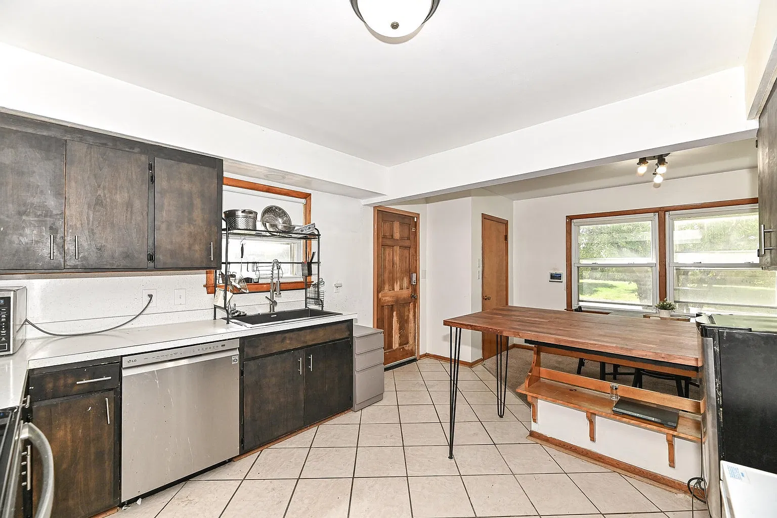 3 bed, 1253 sqft, $2,100 — Photo 3