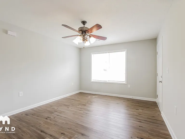 820 Clarence Jordan Ct — Photo 9